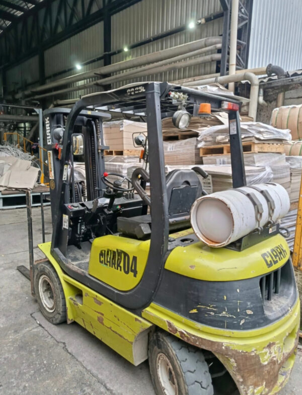 Empilhadeira - Motorizada  - 2.500 Kg